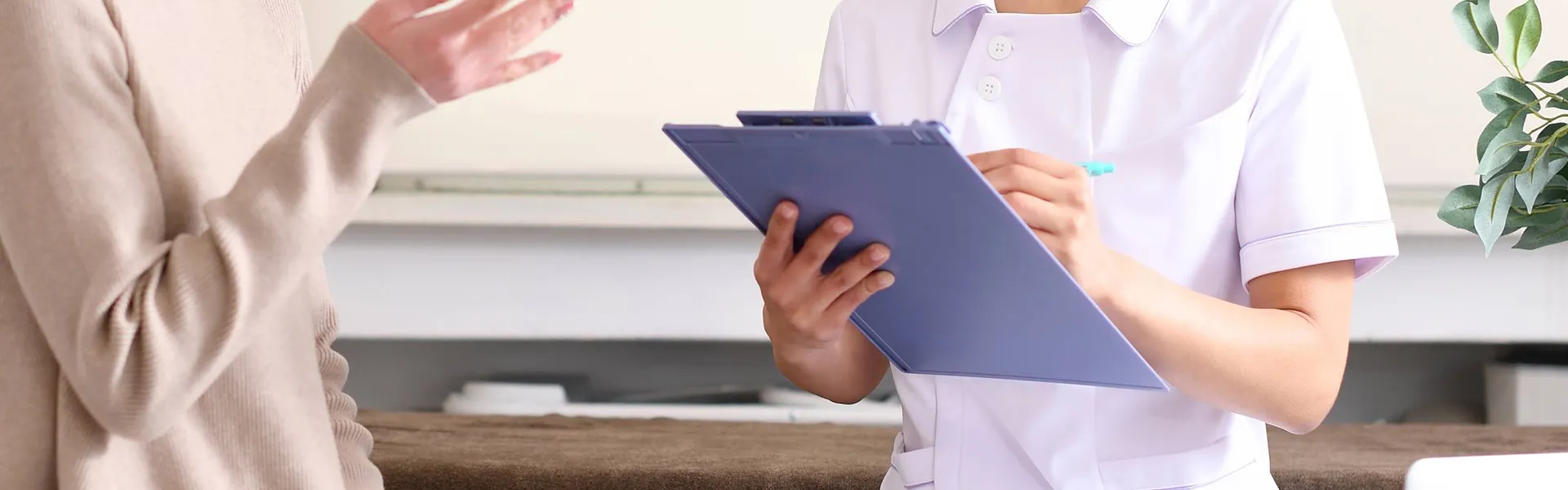 右の肩が痛みで上がらず、左の腕から肩甲骨にかけてがしびれている患者様